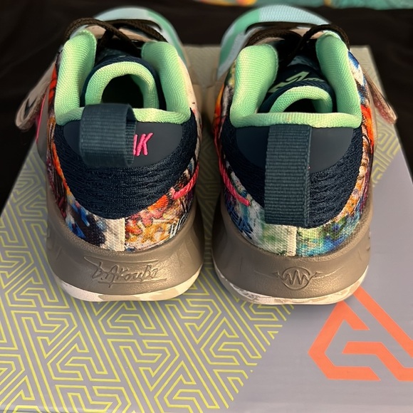Nike kids shoes - Picture 4 of 11